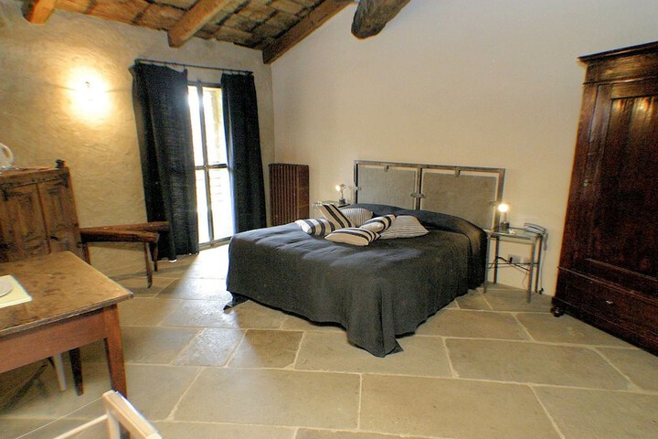 Room 3 of 18