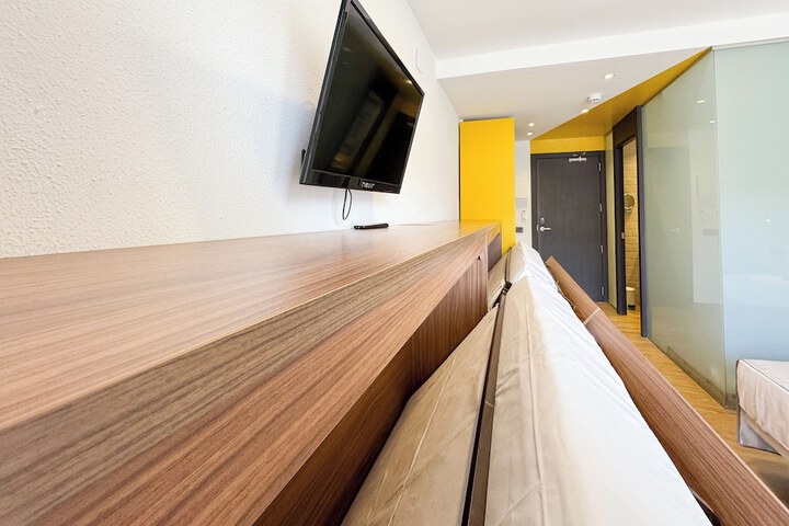 Room 6 of 97