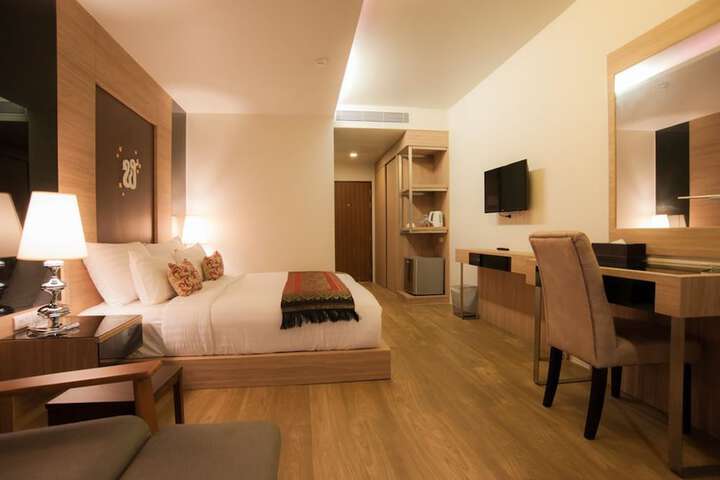 Room 8 of 38