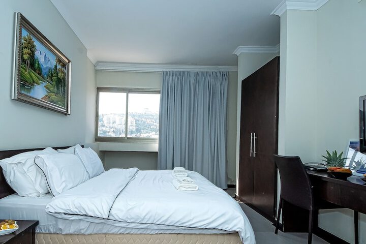 Room 44 of 123