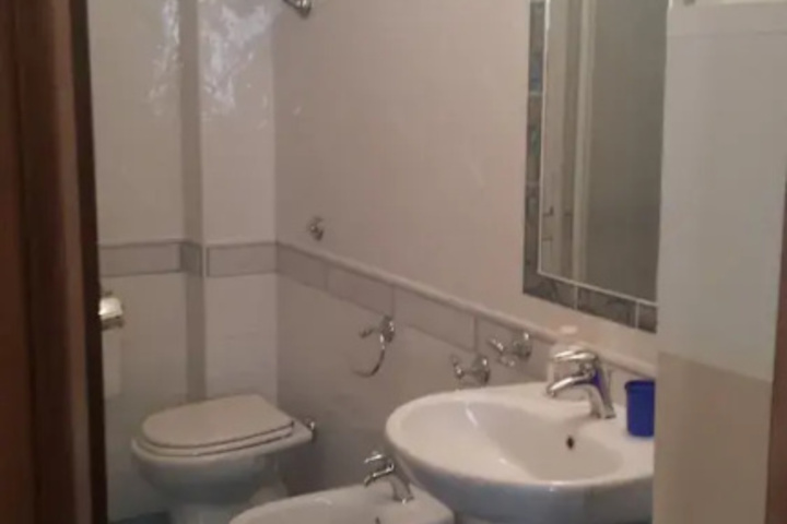 Room 4 of 7