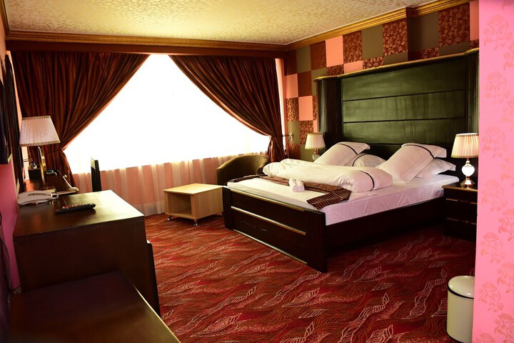 Room 8 of 36