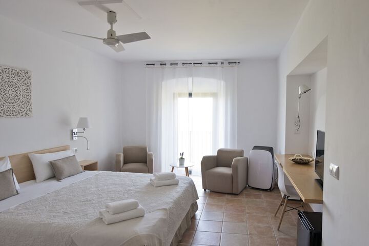 Room 2 of 43