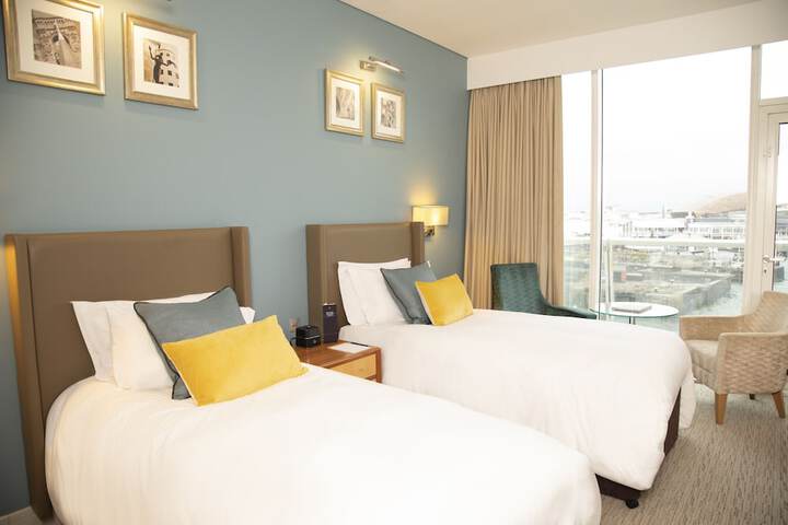 Room 2 of 145