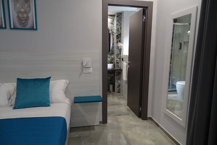 Room 15 of 105