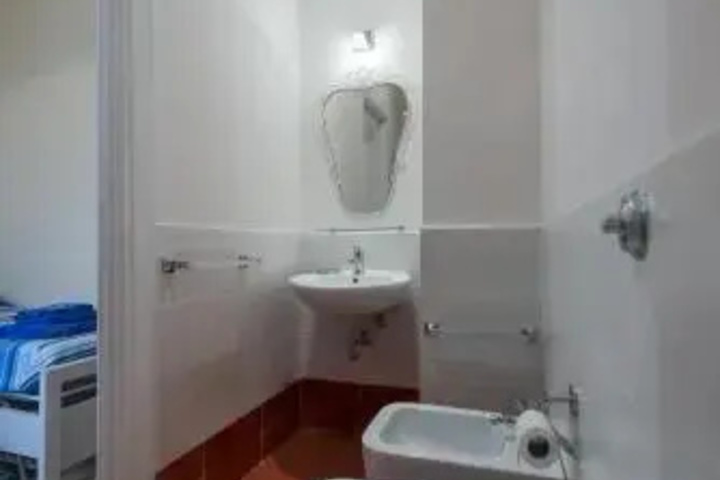 Room 4 of 12