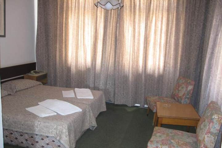 Room 13 of 32