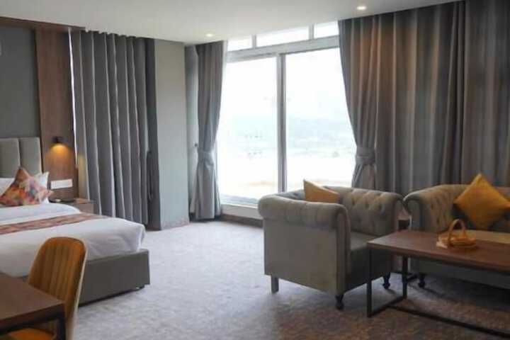 Room 8 of 17
