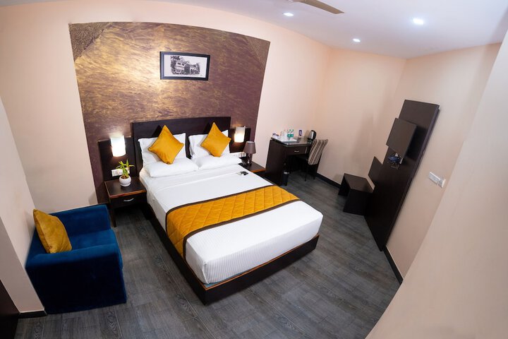 Room 5 of 16