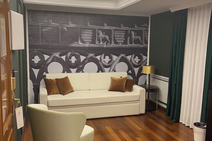 Room 48 of 86