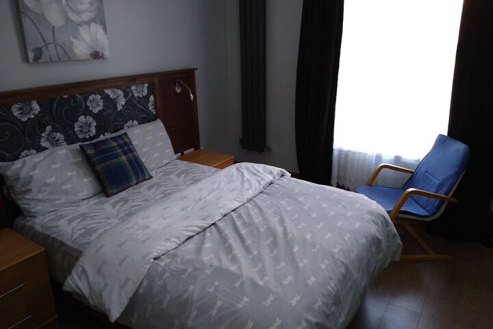 Room 6 of 8