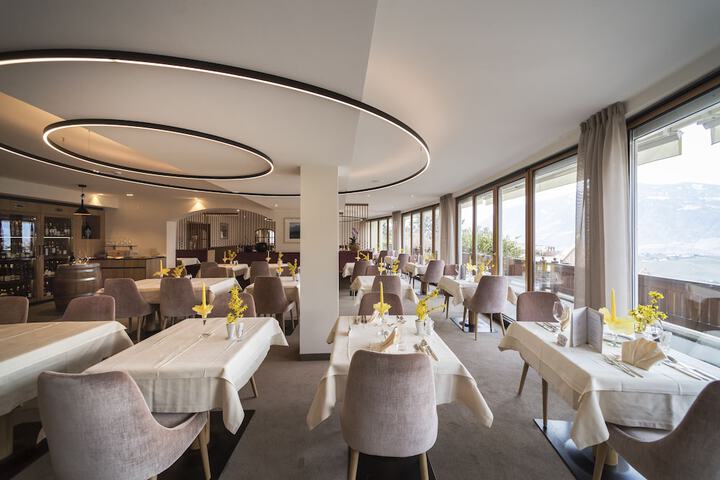 Dining 60 of 77