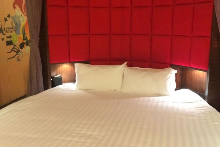 Room 12 of 26