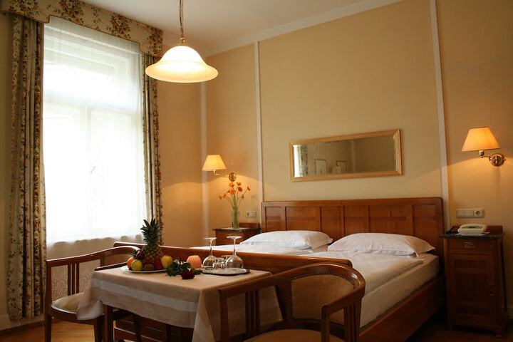 Room 4 of 48
