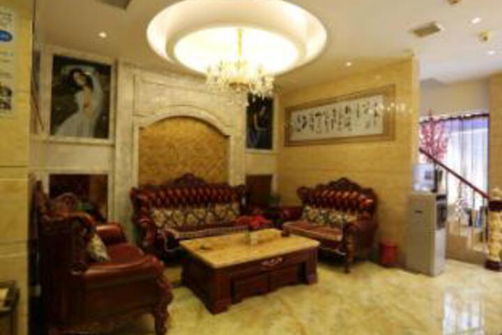 Jinghong Business Hotel