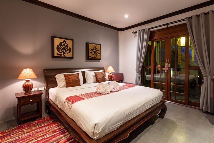 Room 33 of 62