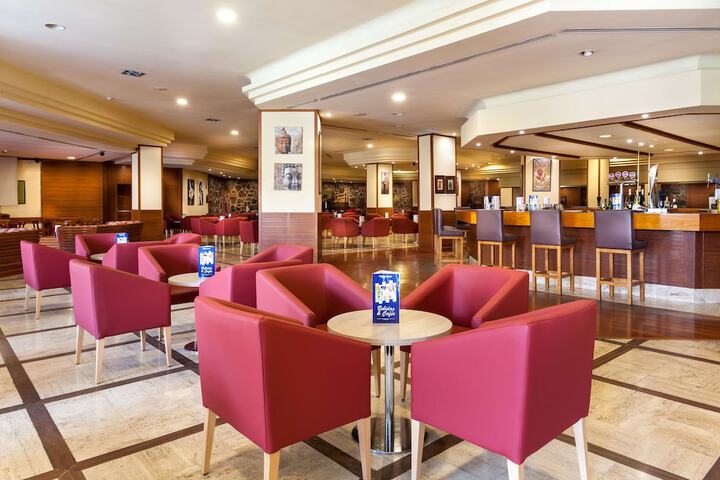 Lounge 66 of 80