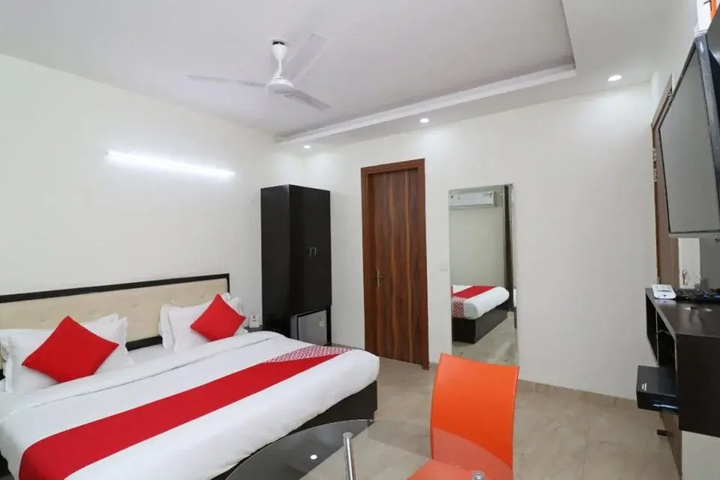 Room 3 of 10