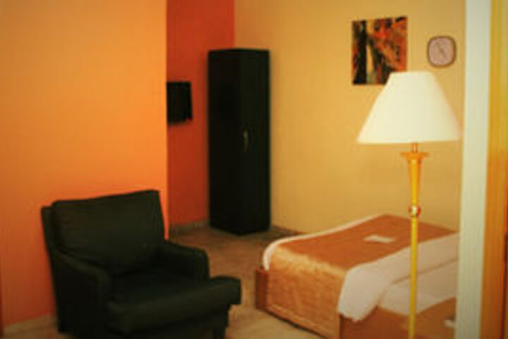 Room 5 of 9