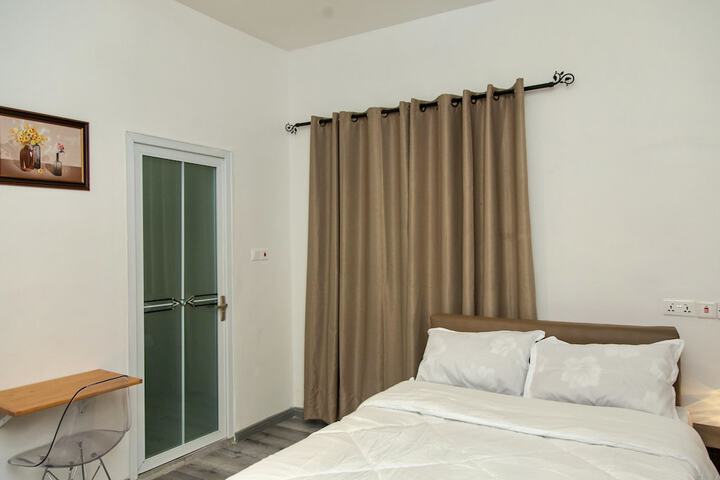 Room 37 of 77