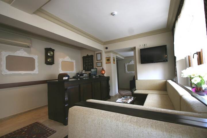Guest Lobby