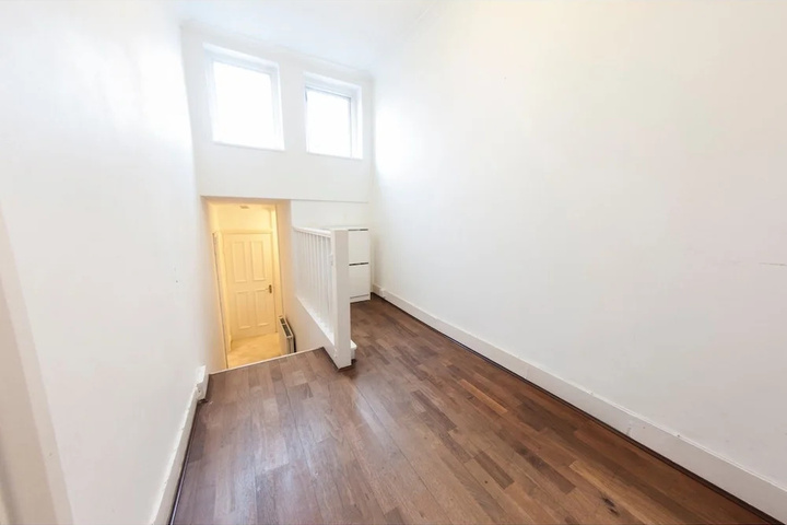 Room 3 of 18