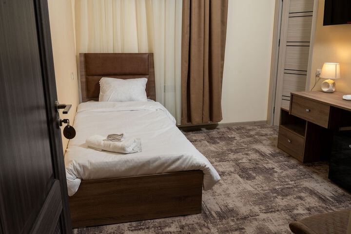Room 3 of 33