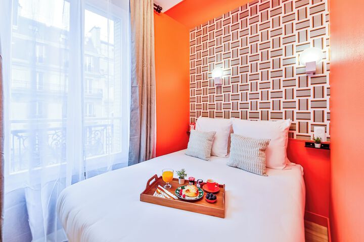 Room 27 of 77