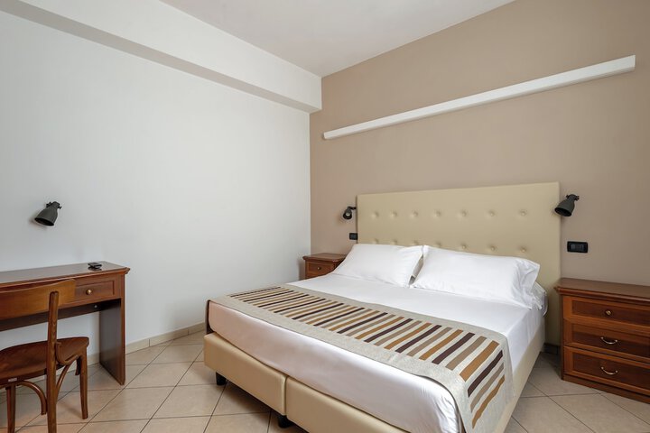 Room 8 of 22