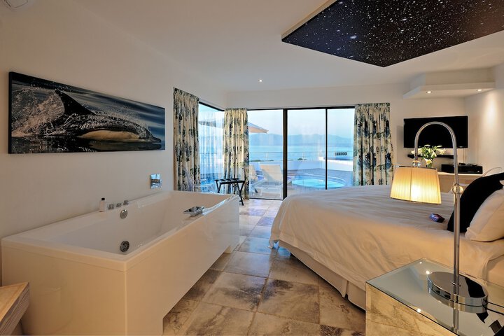Room 8 of 63