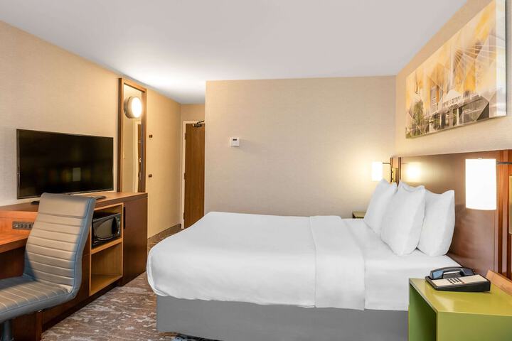 2 Queen Beds (6 of 8)