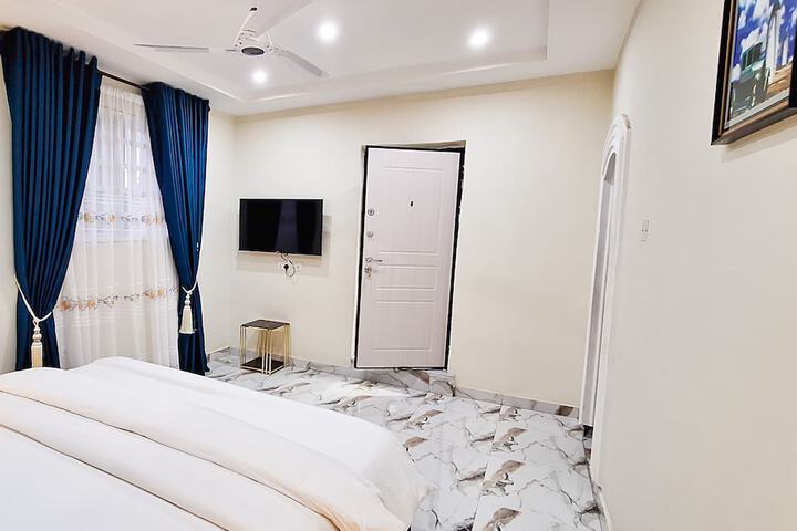 Room 8 of 38