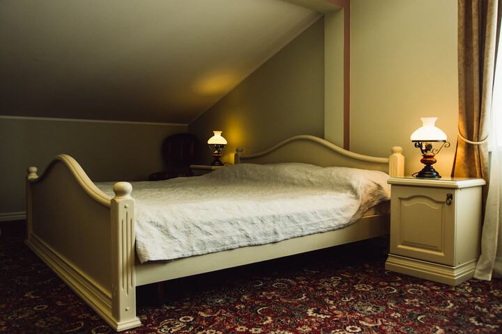 Room 13 of 49