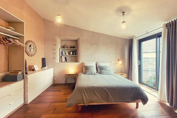Room 2 of 74