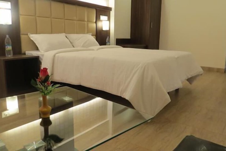 Room 4 of 25