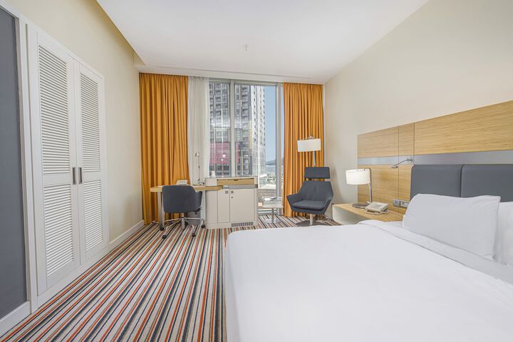 Room 34 of 204