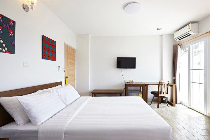 Room 25 of 80