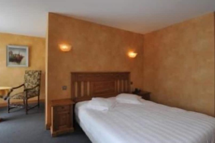 Room 6 of 35