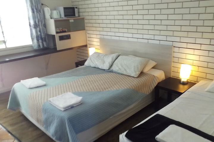 Room 10 of 34