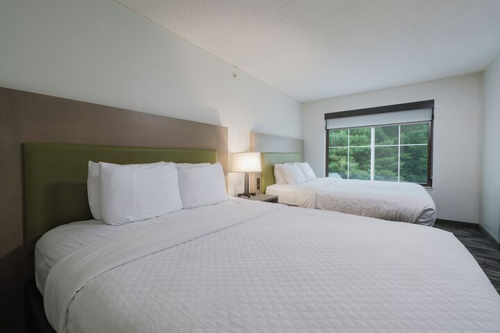 2 Queen Beds (27 of 42)