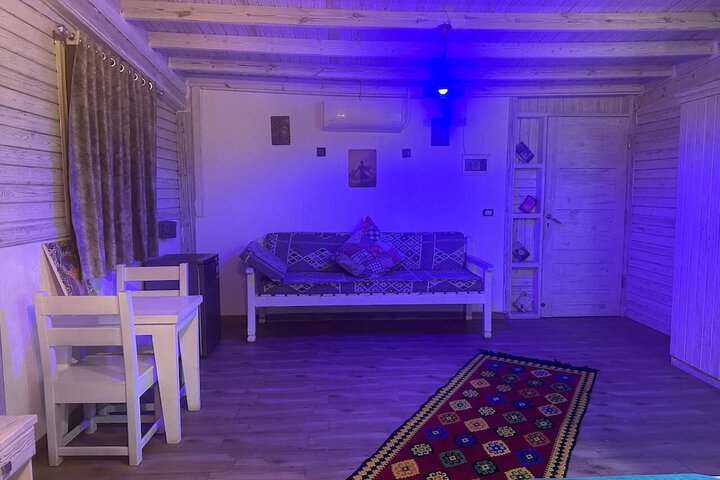 Room 8 of 108