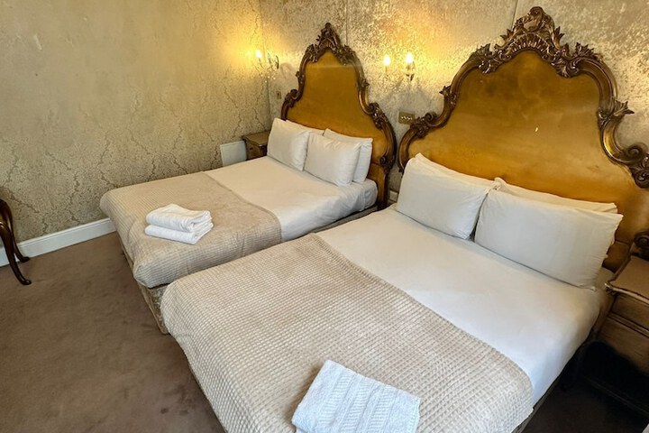 Room 73 of 171