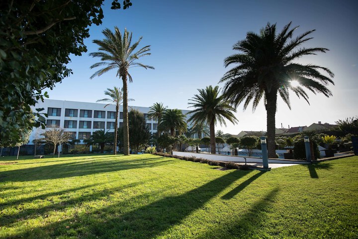 Hotel Exterior 112 of 126