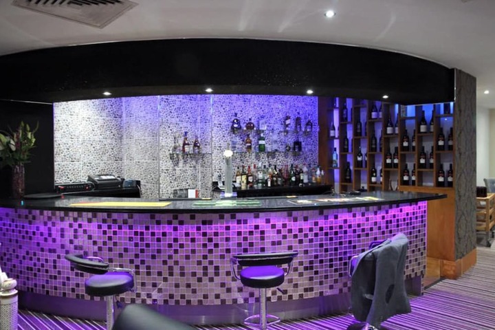 Lounge 31 of 36
