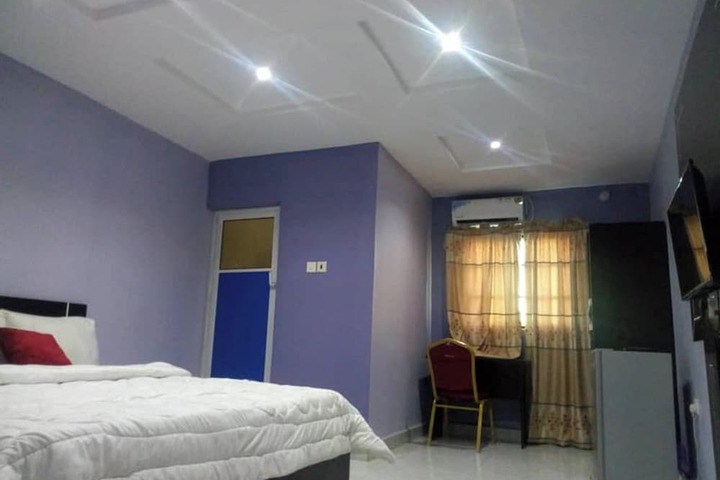 Room 8 of 18