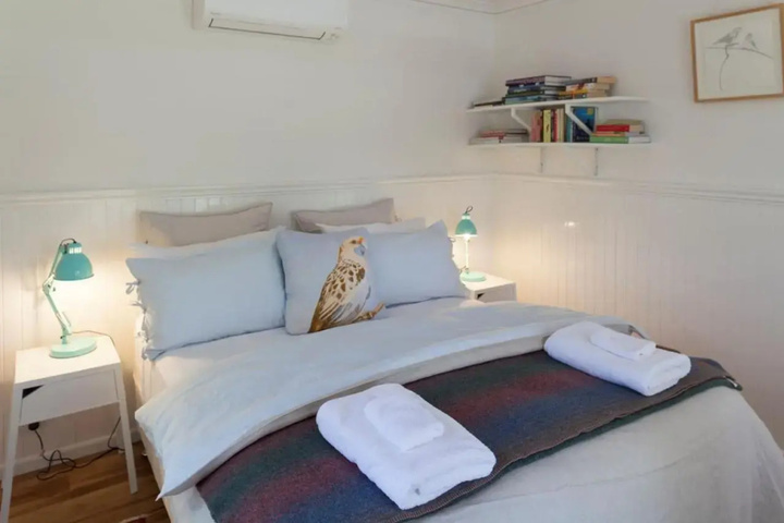 Room 4 of 8