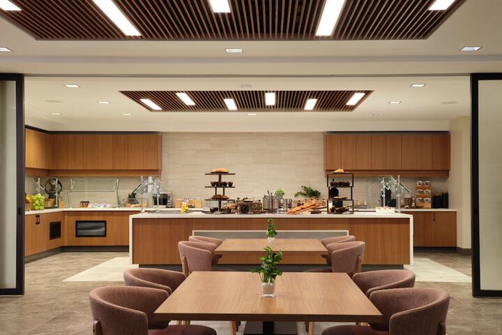 Breakfast/Coffee Service 64 of 90