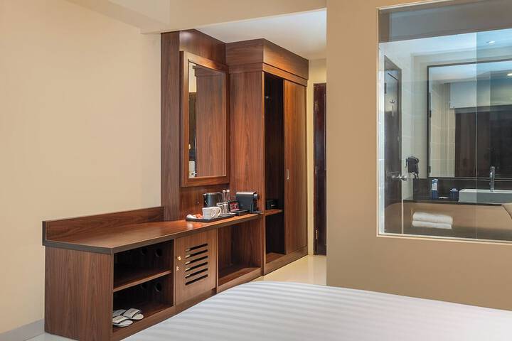 Room 4 of 33