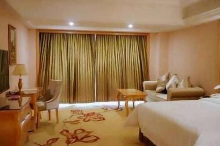Room 14 of 20