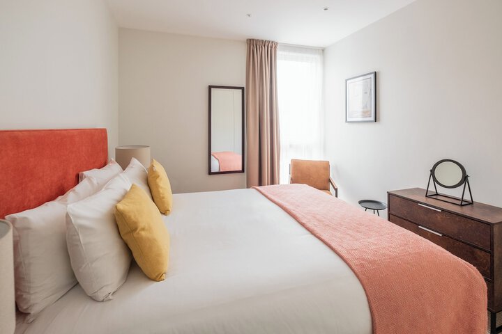 Room 2 of 25